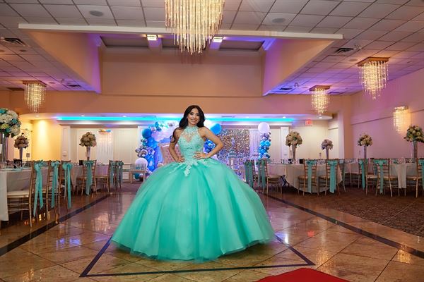 Sweet 16 & Quinceanera Photographer