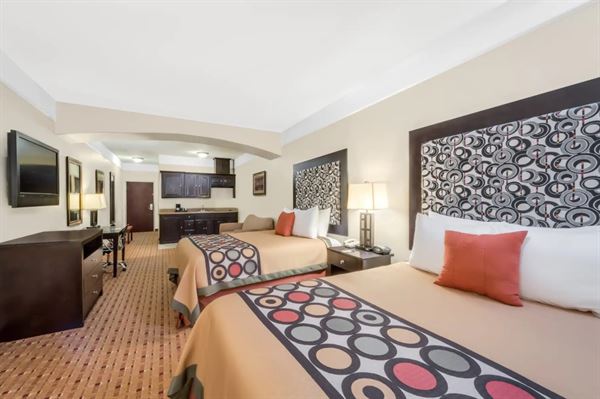 Super 8 by Wyndham - Hidalgo