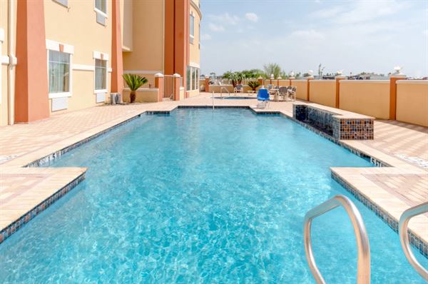 Super 8 by Wyndham - Hidalgo