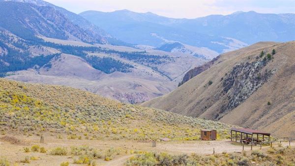 Twin Peaks Guest Ranch