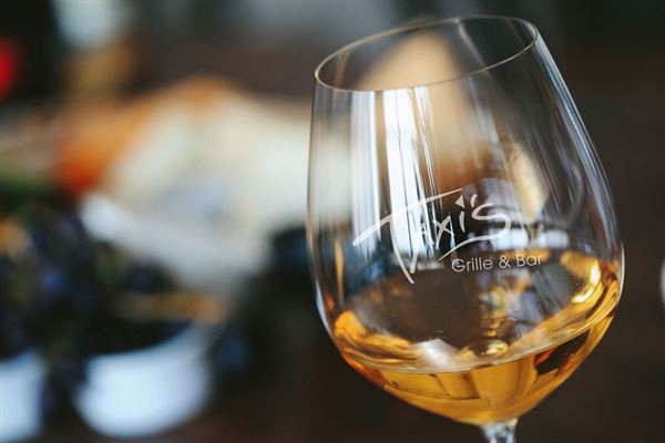 Taxi's Grille and Bar