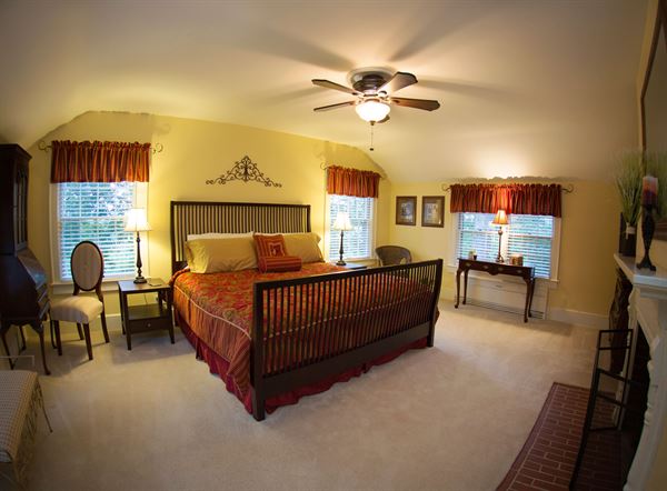 The Colonial Manor Bed And Breakfast