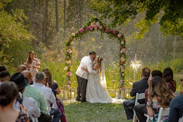 Jenn's Joyous Events Wedding & Event Planning