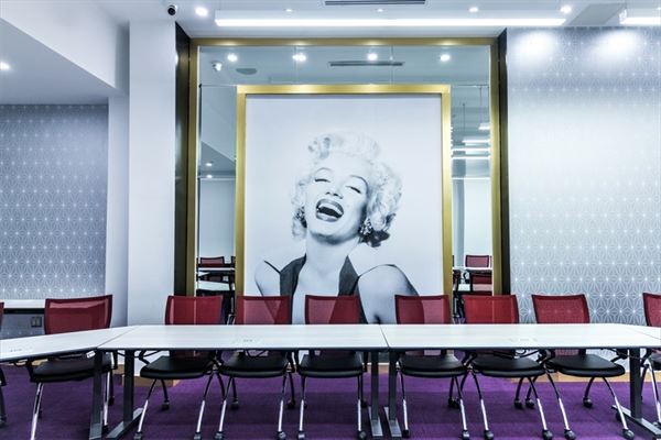 Jay Conference 5th Avenue