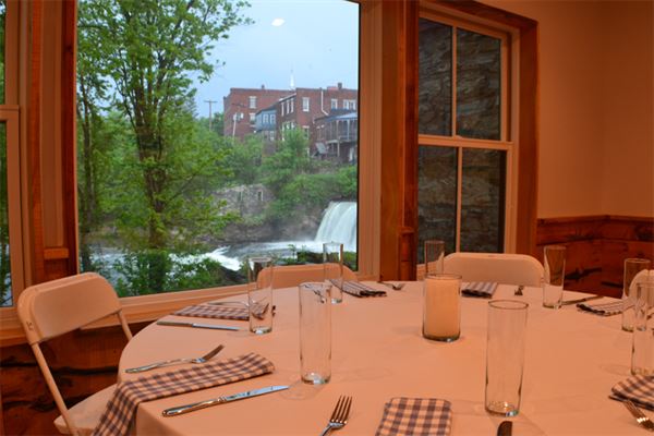 Edgewater Gallery at the Falls