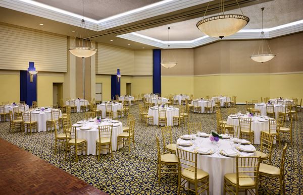 Toronto Don Valley Hotel & Suites