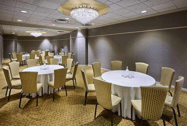 Toronto Don Valley Hotel & Suites