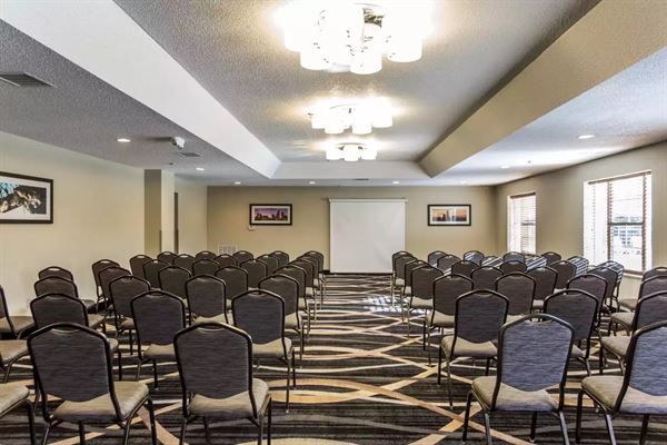 Comfort Suites, Centrum