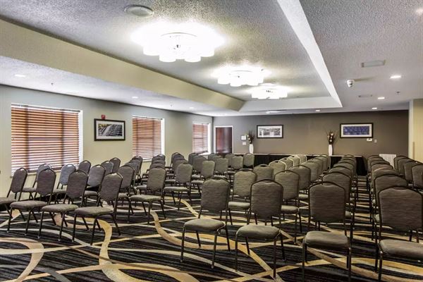 Comfort Suites, Centrum