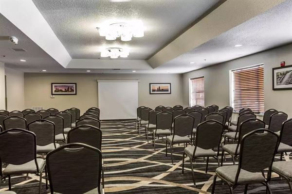 Comfort Suites, Centrum