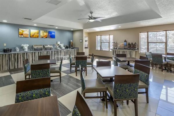 Comfort Suites, Centrum