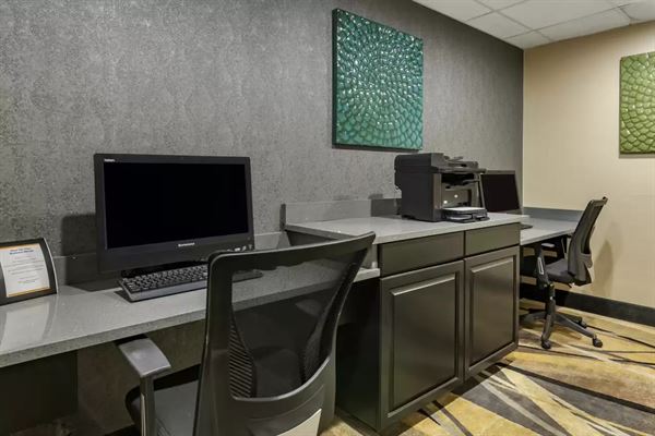 Comfort Suites, Centrum