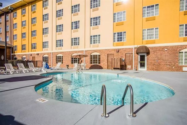 Comfort Suites, Centrum