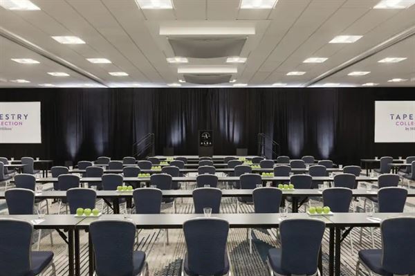 Hotel Alba Tampa, Tapestry Collection by Hilton