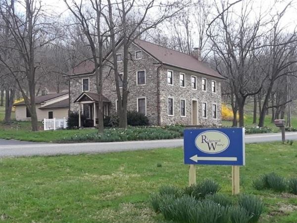 Ridgewood Winery on Daffodil Hill Farm