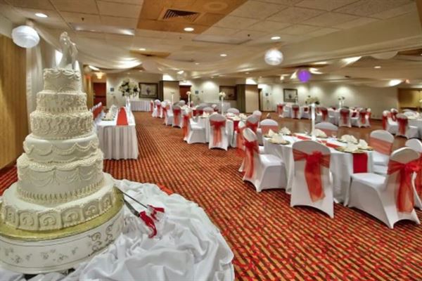 Ramada Plaza by Wyndham Albuquerque Midtown