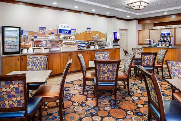 Holiday Inn Express & Suites Coralville