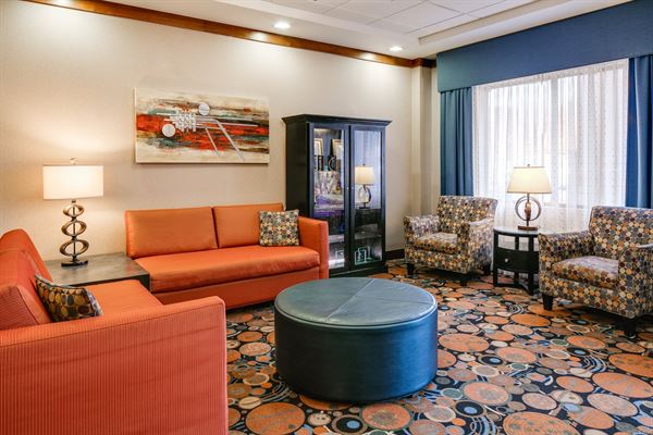 Holiday Inn Express & Suites Coralville