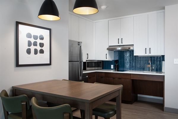 Staybridge Suites Iowa City - Coralville