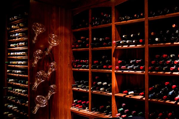 Ula Mediterranean Dining & Cocktails