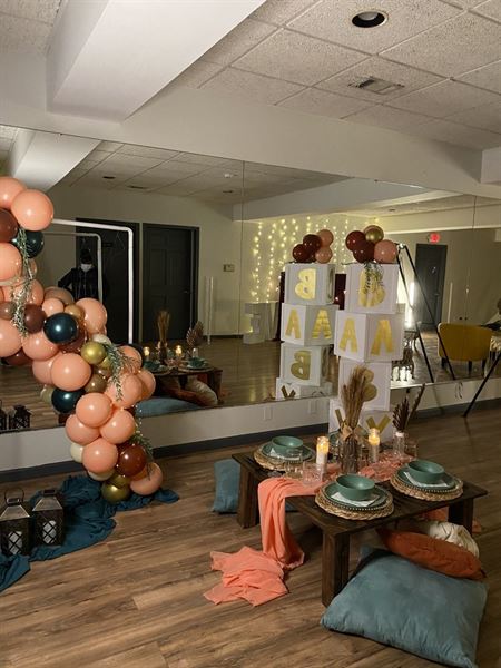 The Light Lounge At Vern's