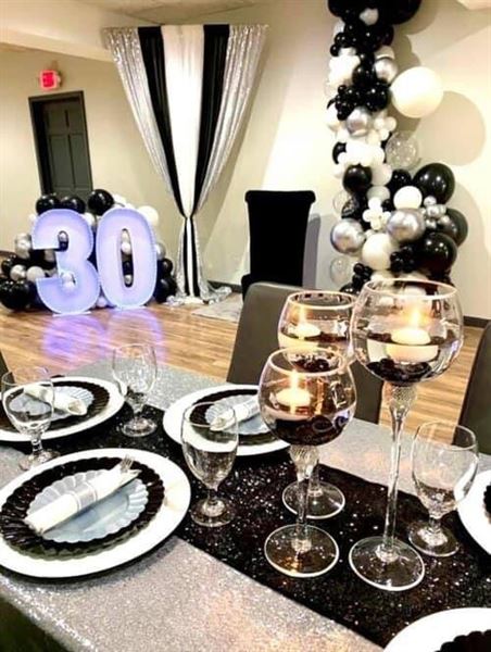 The Light Lounge At Vern's