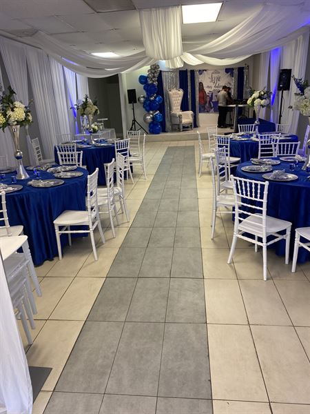 Karolina Throne King