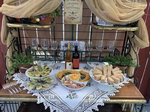 Happening Honeysuckle