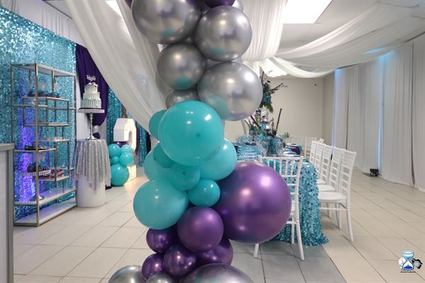 Karolina Throne King