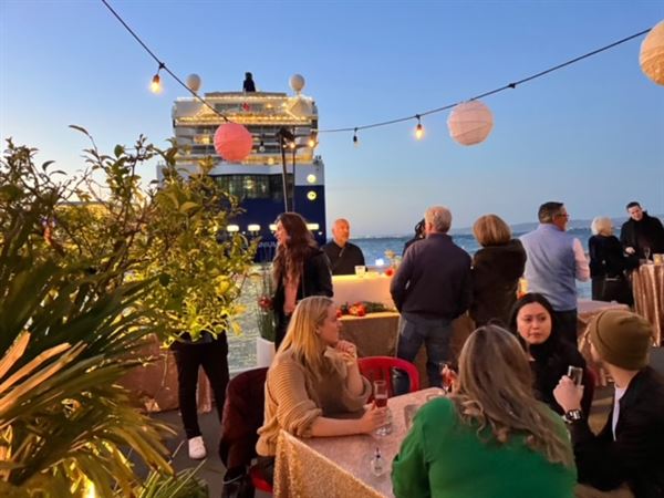 Pier 23 Cafe Restaurant & Bar