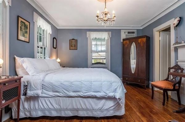 The Bushnell House CT