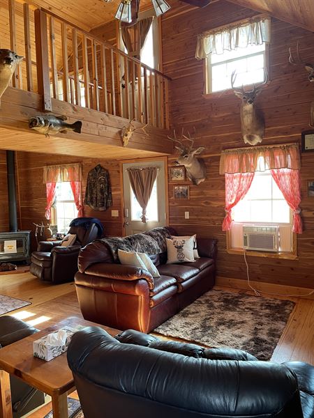 Whitescreek Hunting Lodge