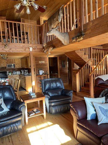 Whitescreek Hunting Lodge