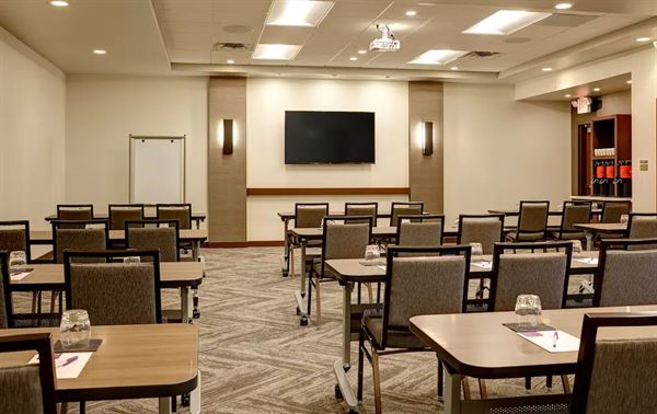 Hyatt Place Madison / Verona