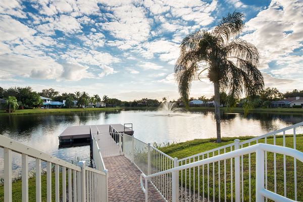 The Club At Longshore Lake