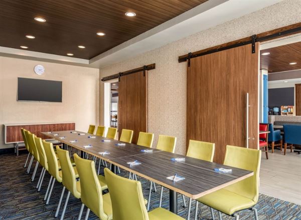 Holiday Inn Express & Suites West Des Moines - Jordan Creek