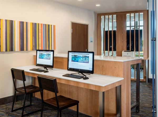 Holiday Inn Express & Suites West Des Moines - Jordan Creek