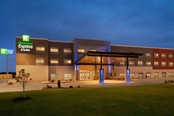 Holiday Inn Express & Suites Beaver Dam