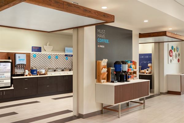 Holiday Inn Express & Suites Beaver Dam