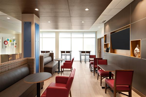 Holiday Inn Express & Suites Beaver Dam