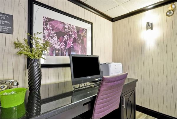 Hampton Inn & Suites Kansas City - Airport