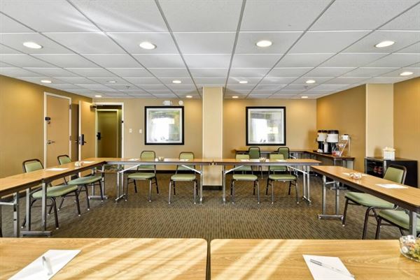 Hampton Inn & Suites Kansas City - Airport