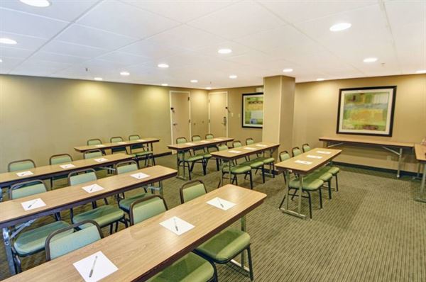 Hampton Inn & Suites Kansas City - Airport