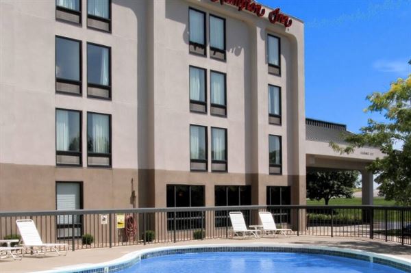 Hampton Inn & Suites Kansas City - Airport