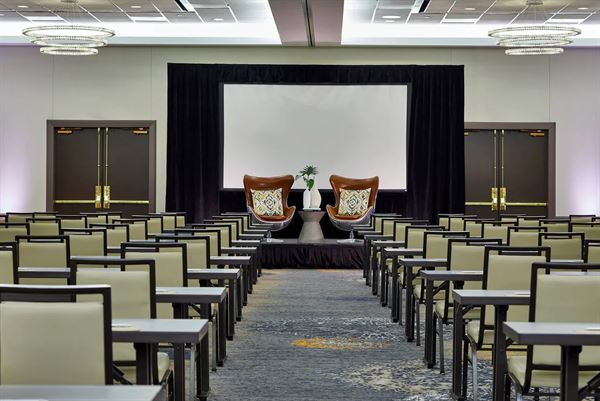 Renaissance Chicago Glenview Suites Hotel