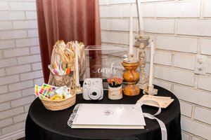 The Rustic  & Chic co .