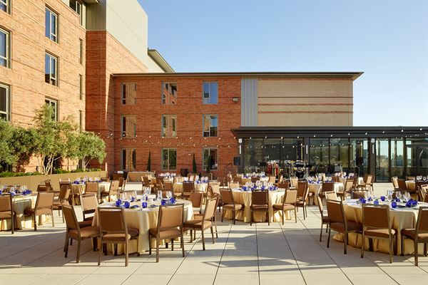 UCLA Meyer & Renee Luskin Hotel