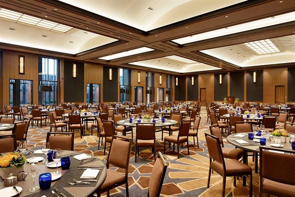 UCLA Meyer & Renee Luskin Hotel