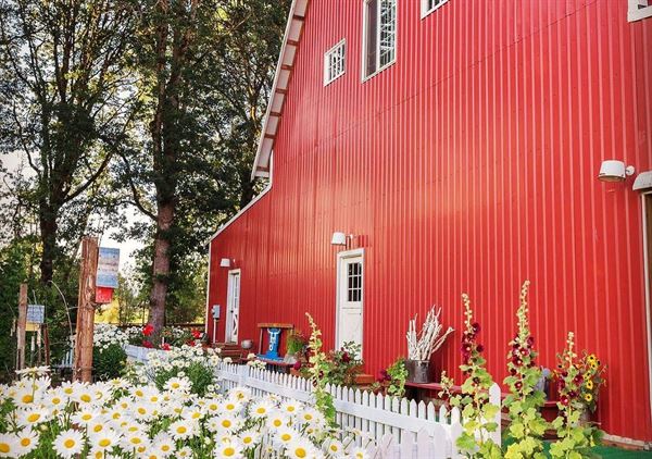 Vintage Gardens Rustic Events