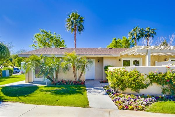 Emerald Desert RV Resort